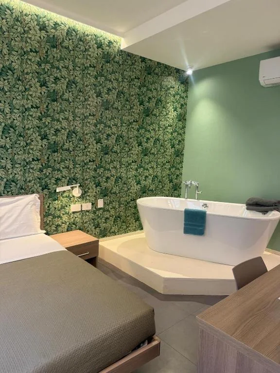 Deluxe Double Room with Tub — city center rooms