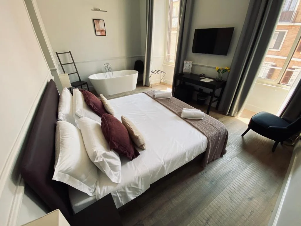 Camera Matrimoniale Deluxe con Vasca — Holidays Suites Navona