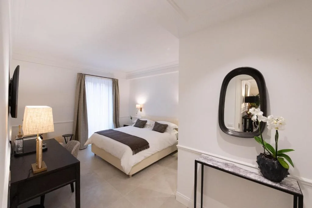 Camera Matrimoniale Deluxe con Vasca — La Scalinata – Boutique Guest House