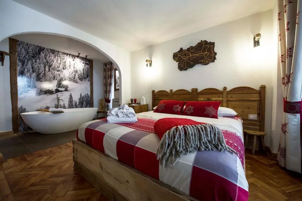 Deluxe Double Room with Bathtub — Le Relais du Boucher
