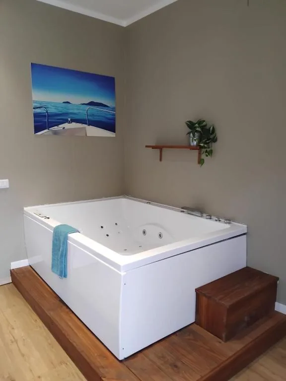 Camera Matrimoniale Deluxe con Vasca — Rooms And Apartment Town center