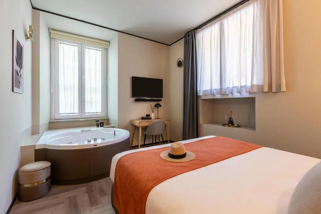 Camera Matrimoniale Deluxe con Vasca — San Giovanni Luxury Rooms