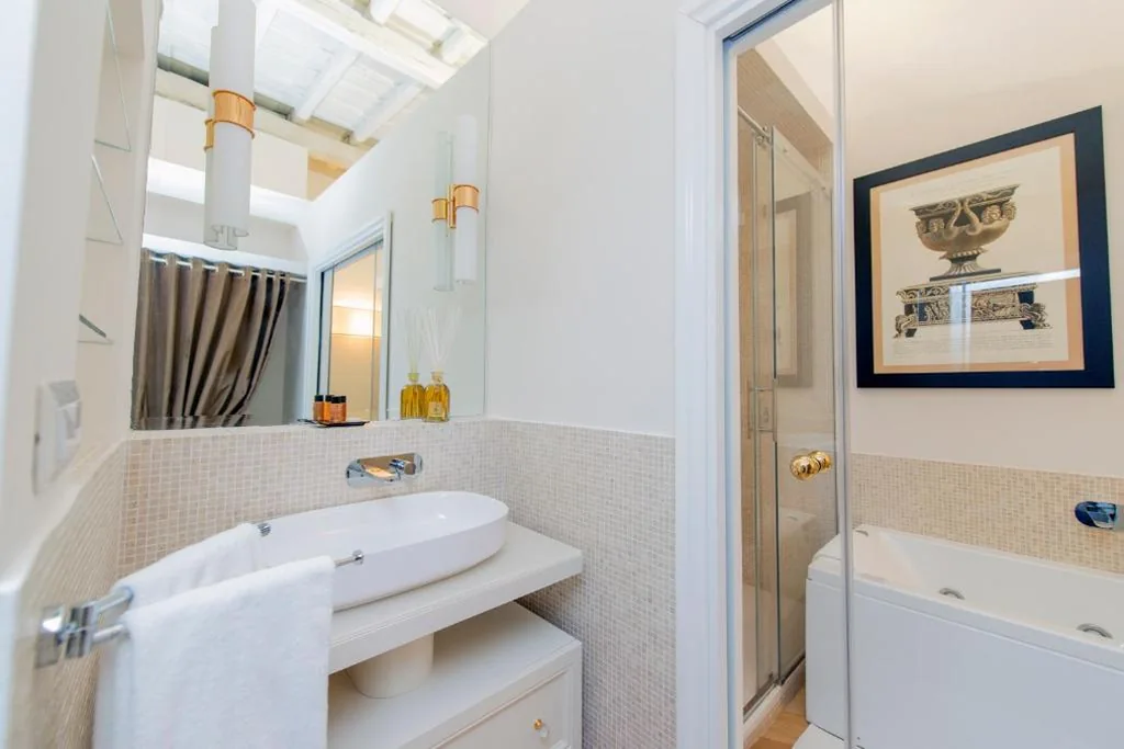 Deluxe Double Room with Tub — StarHome Pantheon