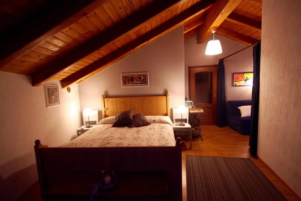 Deluxe Castle View Double Room — Relais Des Elfes