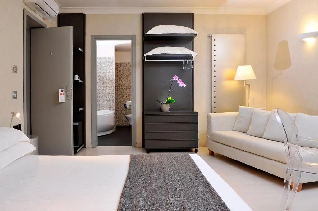 Deluxe Double Room with City View — B&B Best Pantheon