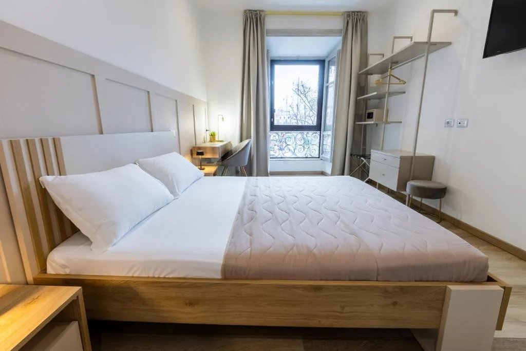 Deluxe Double Room with City View — La Vite Vaticana
