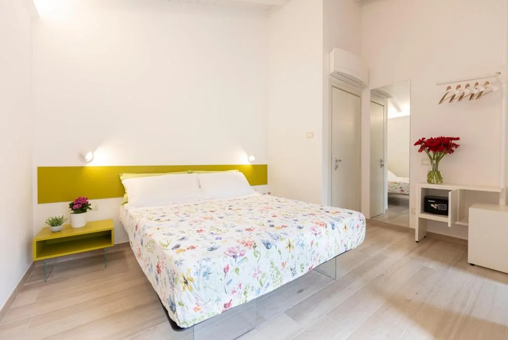 Camera Matrimoniale Deluxe con Vista Giardino — ARIA Design B&B Levanto
