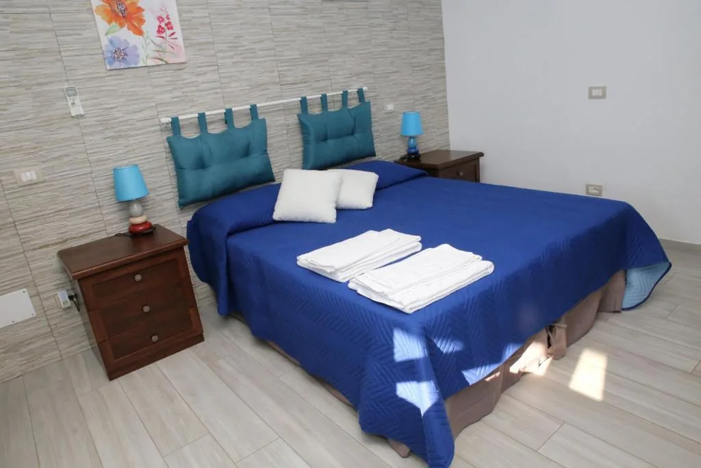 Camera Matrimoniale Deluxe con Vista Giardino — Mabell Guest House