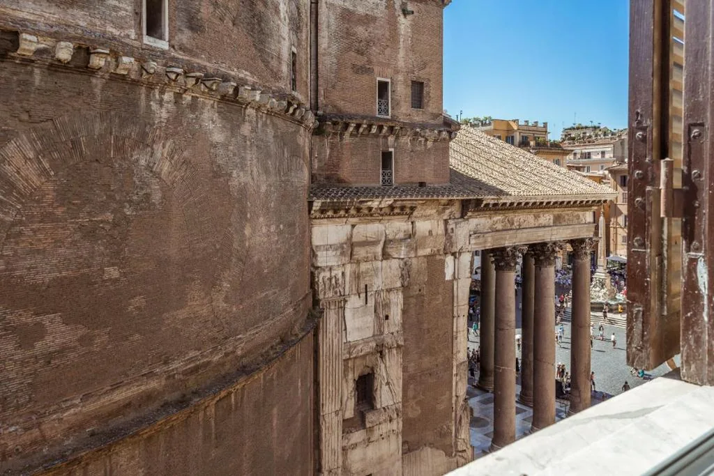 Deluxe Double Room with View — Hub Pantheon
