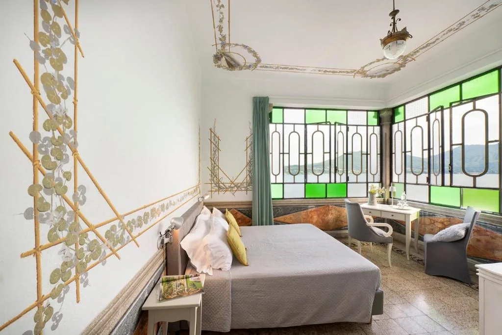 Deluxe Double Room with Lake View — Hotel La Rondinella