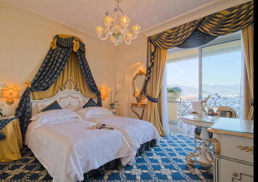 Camera Matrimoniale Deluxe con Vista Lago — Villa e Palazzo Aminta – A Leading Hotel of The World