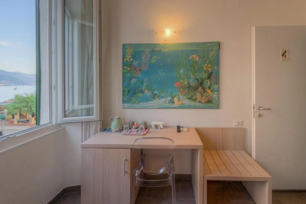 Deluxe Double Room with Side Sea View — Affittacamere Da Flo