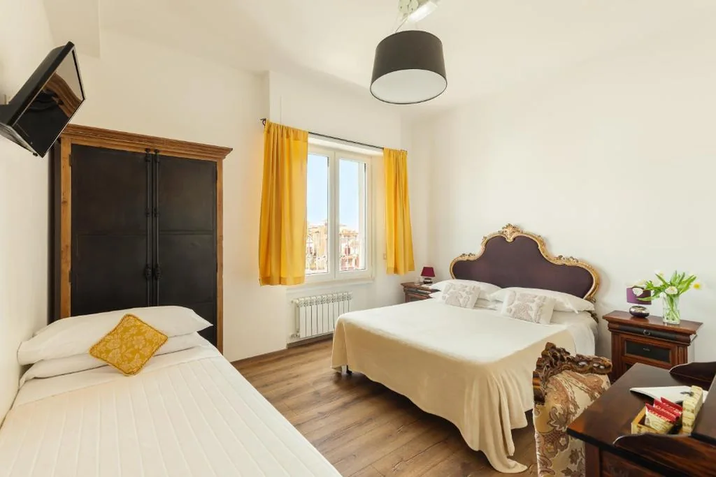 Deluxe Double Room with Side Sea View — Guest House Maison 6