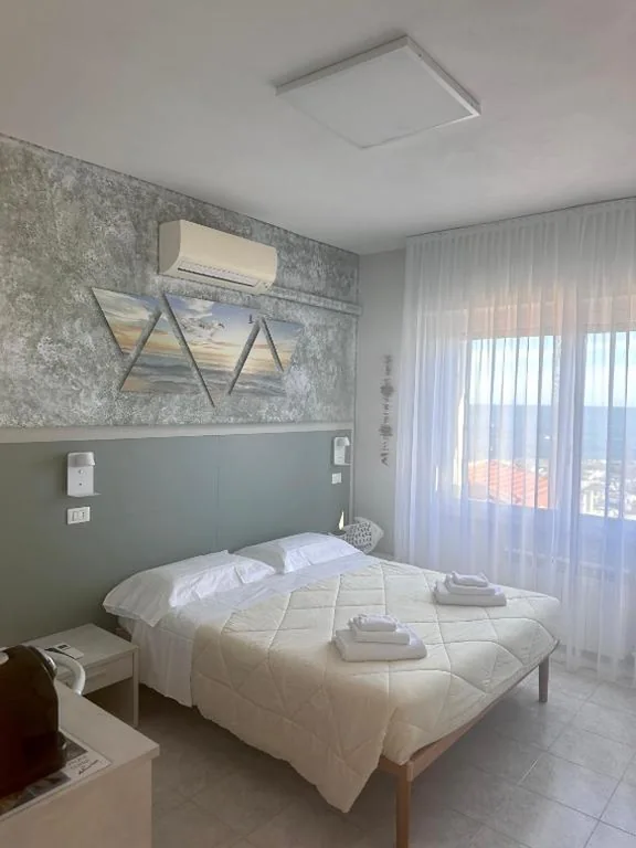 Camera Matrimoniale Deluxe con Vista Mare Laterale — La Casa sul Mare – Monterosso – Cinque Terre
