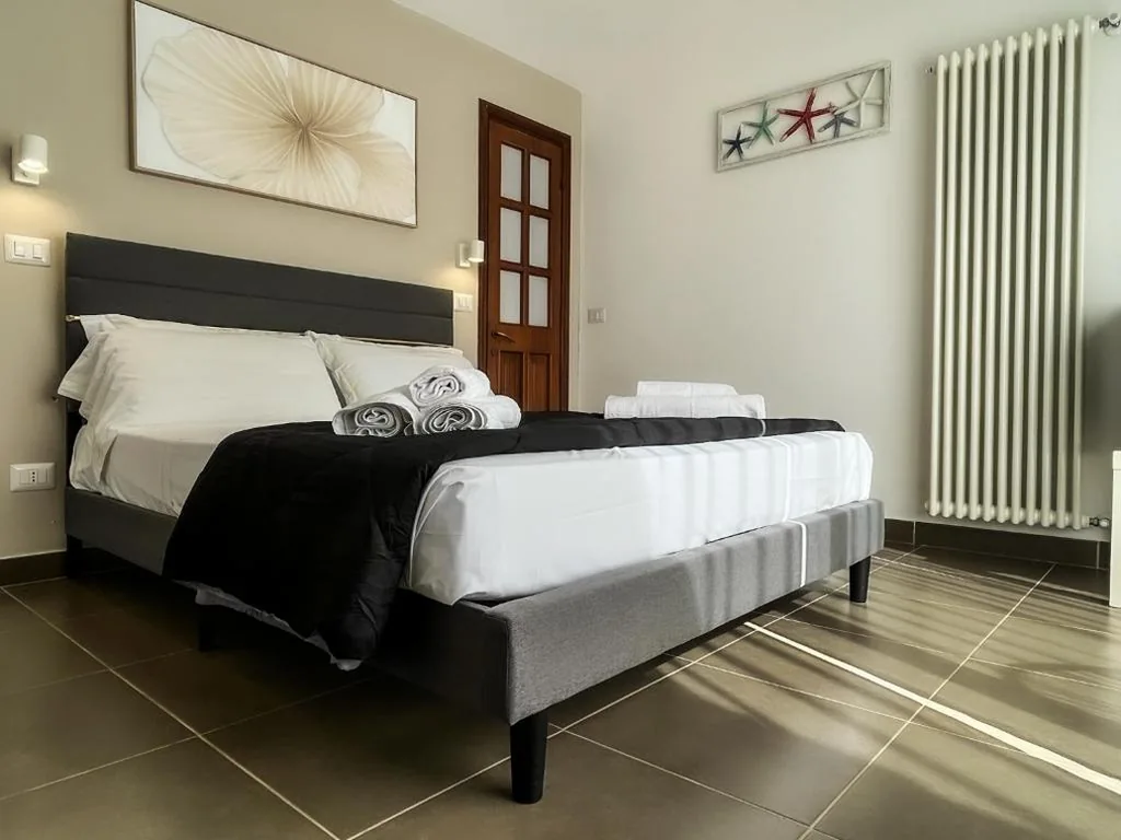 Camera Matrimoniale Deluxe con Vista Mare Laterale — Vernazza Old Town Suites