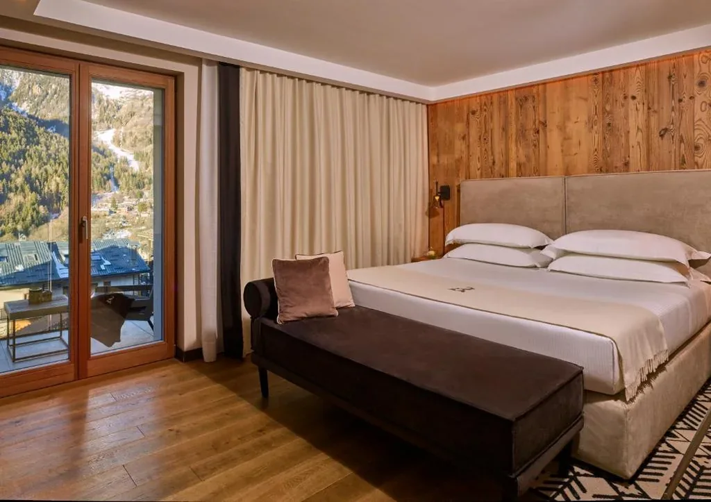 Camera Matrimoniale Deluxe con Vista Montagna — Le Massif Hotel & Lodge Courmayeur The Leading Hotels of the World