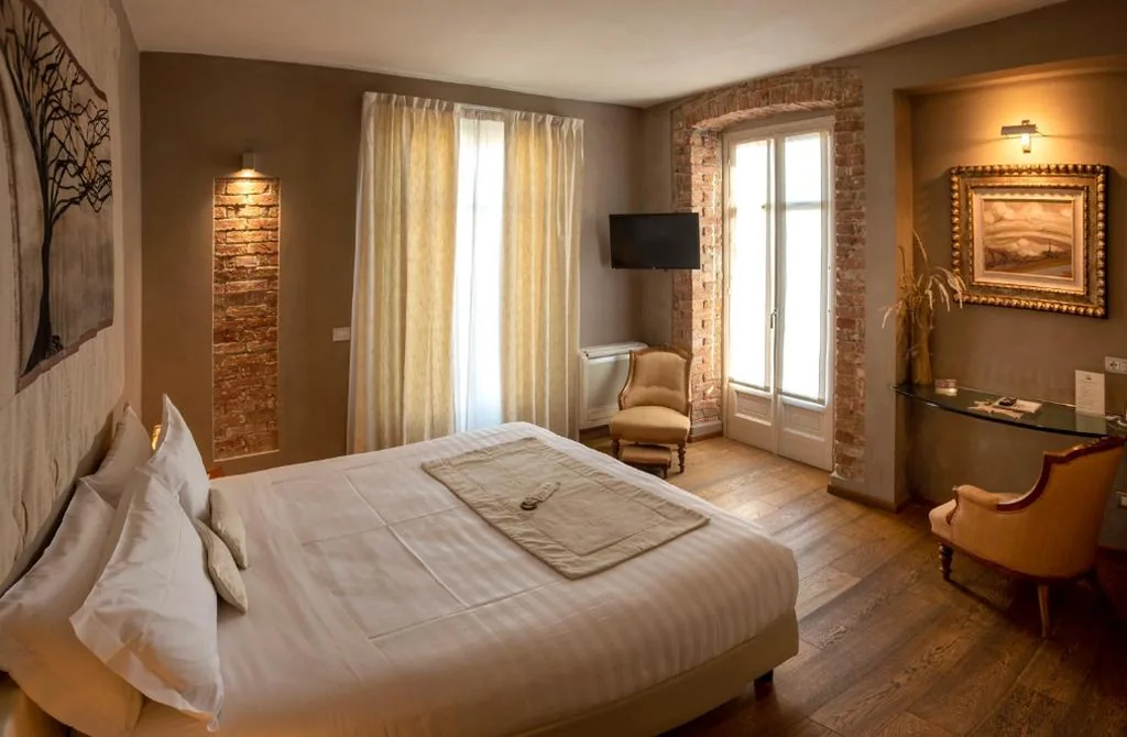 Deluxe Double Room with Panoramic View — Rocche Costamagna Art Suites