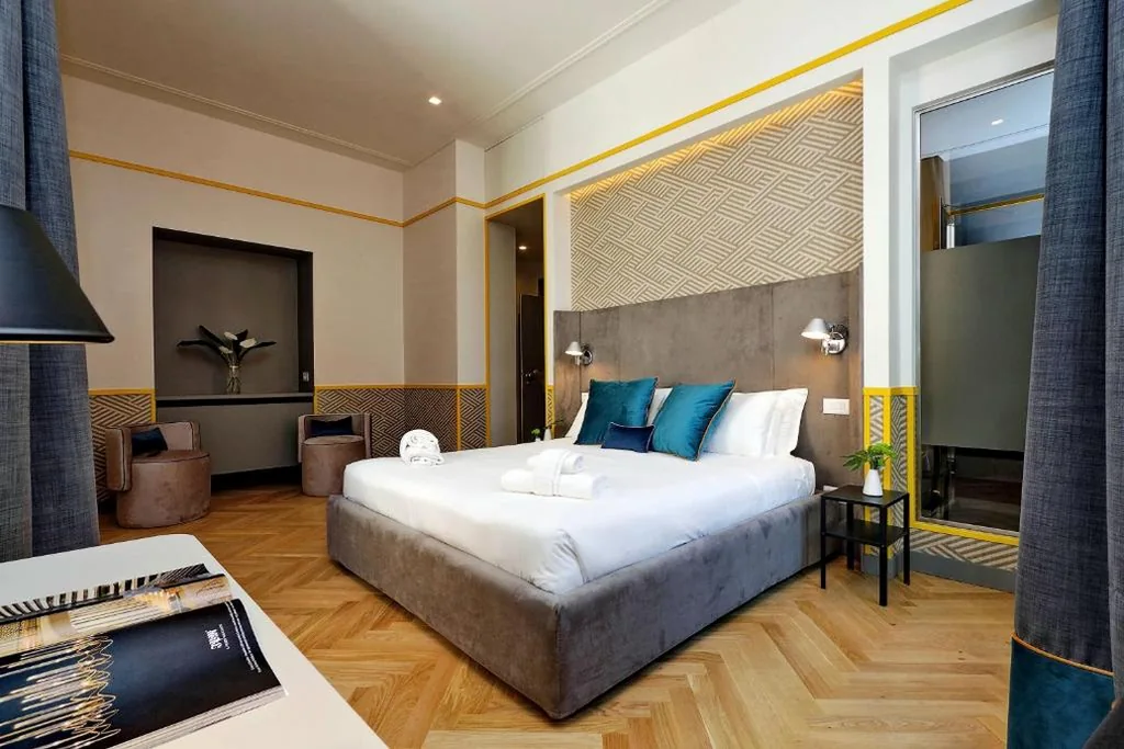 Deluxe Double Room with View — Roma Five Suites
