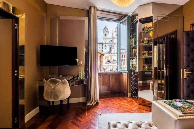 Camera Matrimoniale Deluxe con Vista — The Inn at the Spanish Steps Luxury Collection – The Club Condotti 91