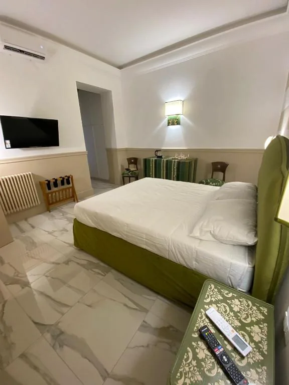 Deluxe Double Room — Cozy Luxury Room Pantheon