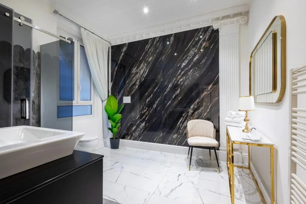Deluxe Double Room — Daphne Suites