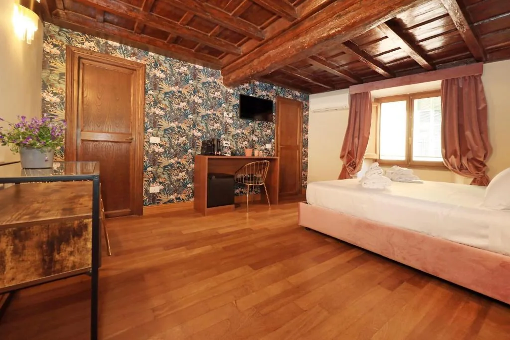 Deluxe Double Room — Golden Pantheon Rooms