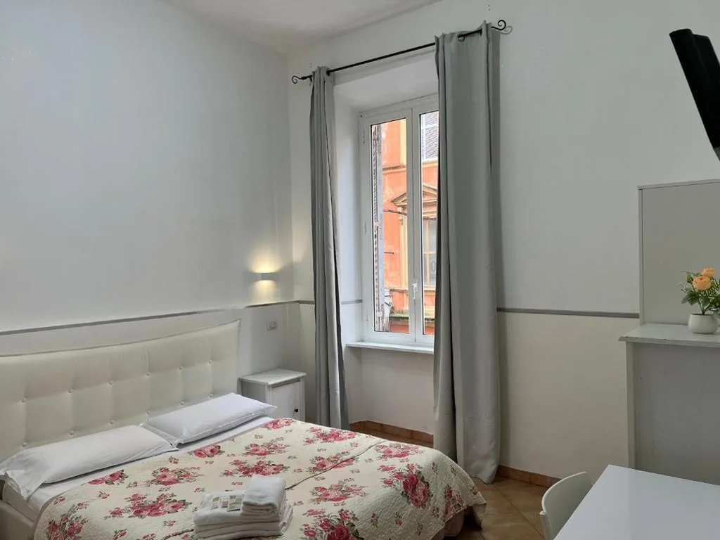 Deluxe Double Room — Golden Ratio