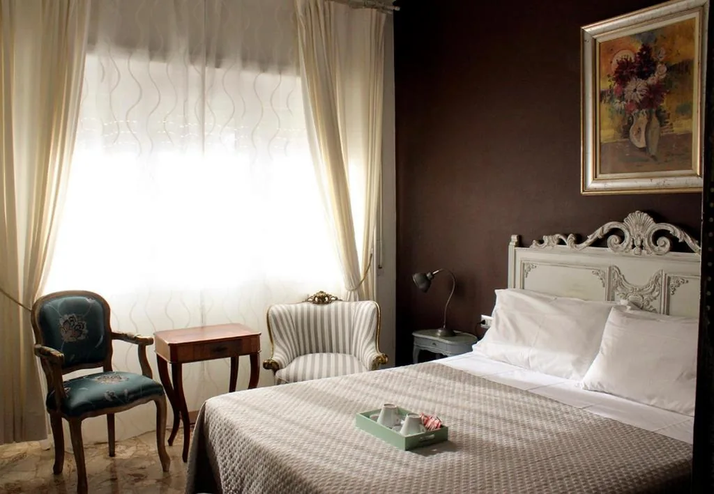 Deluxe Double Room — Gregory Place