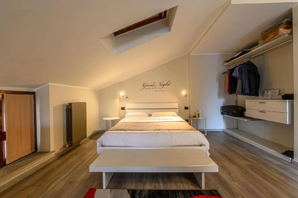 Camera Matrimoniale Deluxe — Hotel & Apartments ” Perpoin “