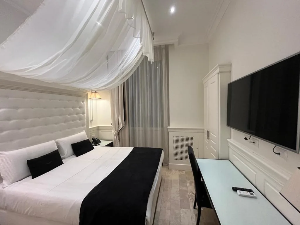 Camera Matrimoniale Deluxe — Hotel dei Quiriti Suite
