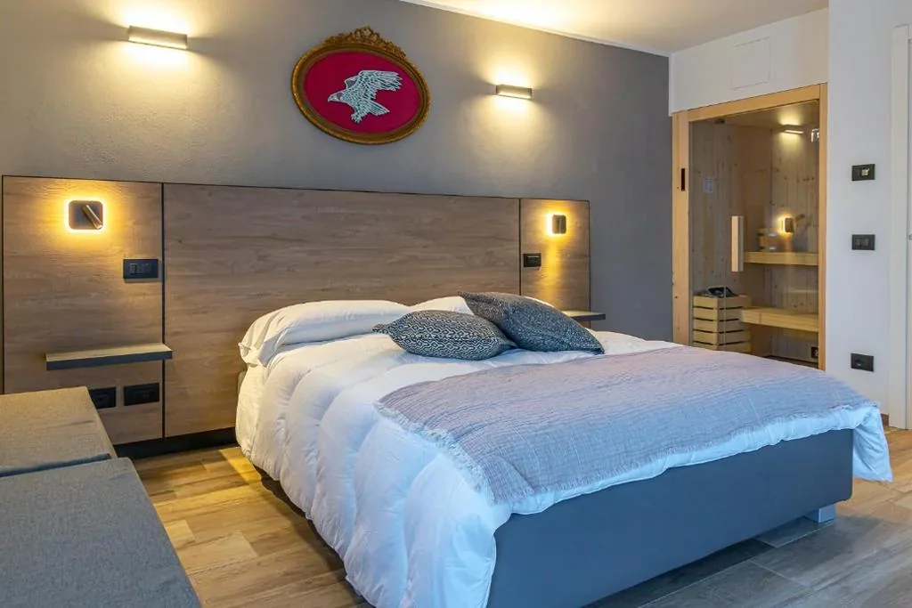 Deluxe Double Room — Hotel Mon Émile