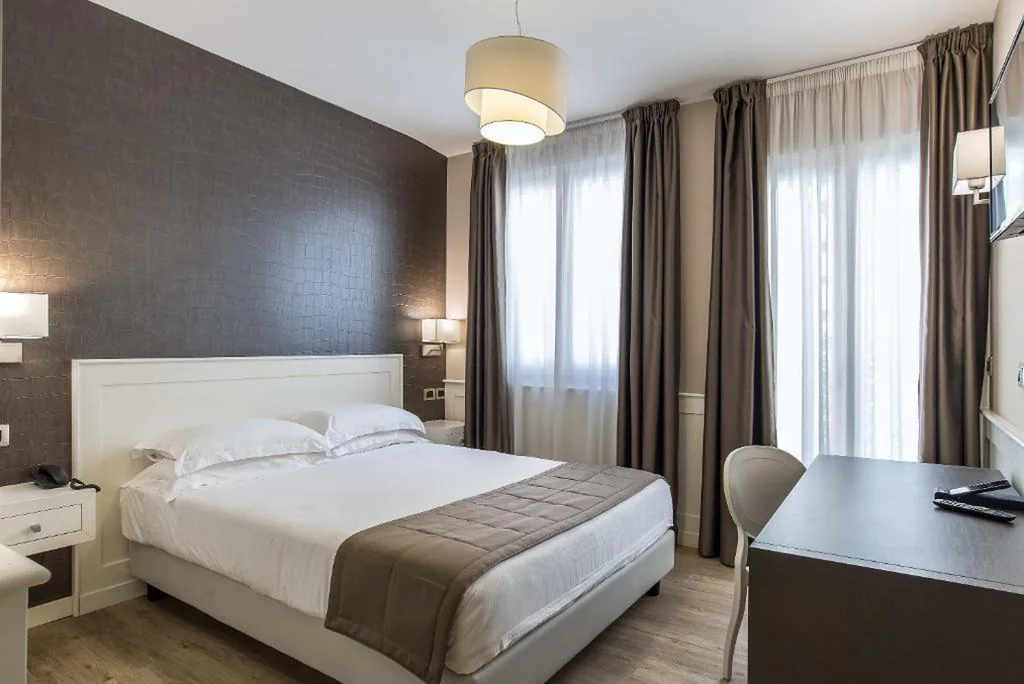 Deluxe Double Room — Hotel Museum