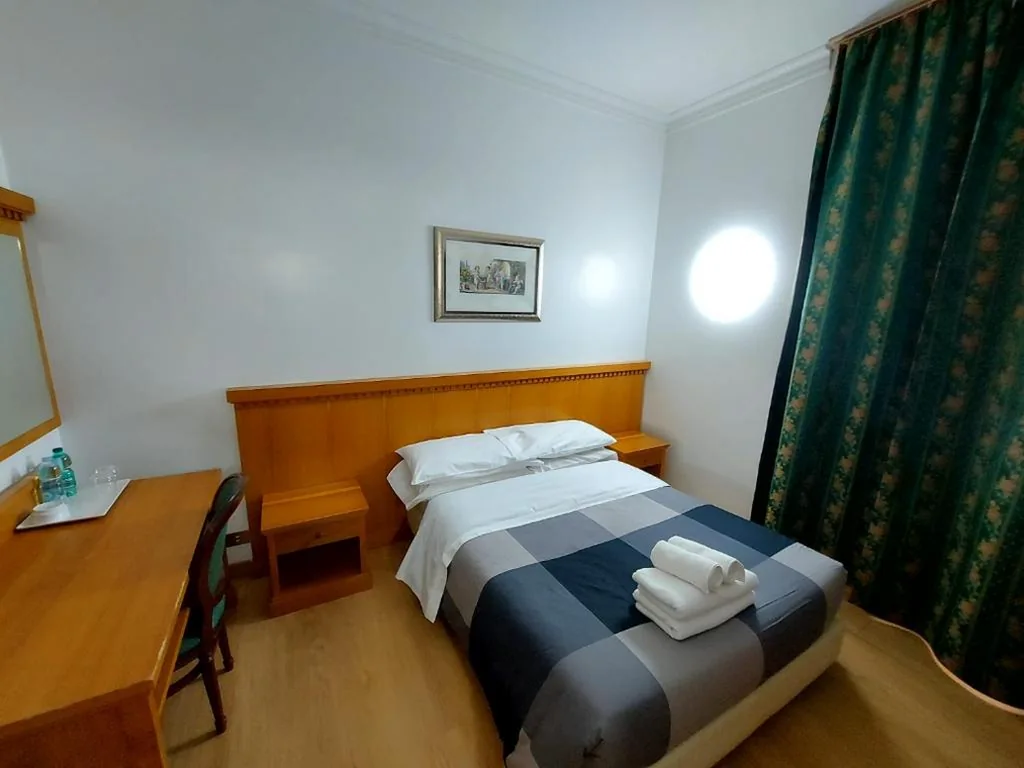 Camera Matrimoniale Deluxe — Hotel Positano 2