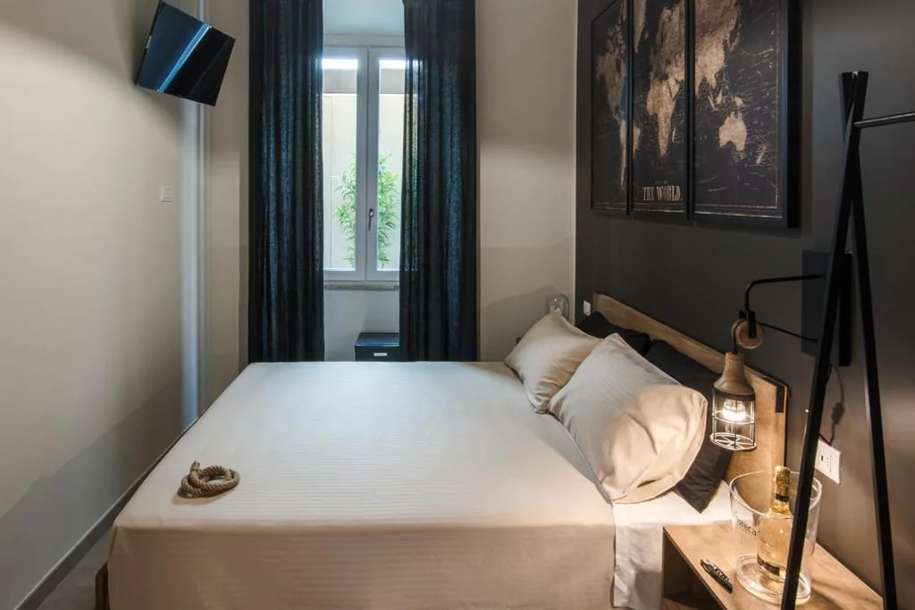 Deluxe Double Room — Le Boutique Luxury Rooms diffused in historical center