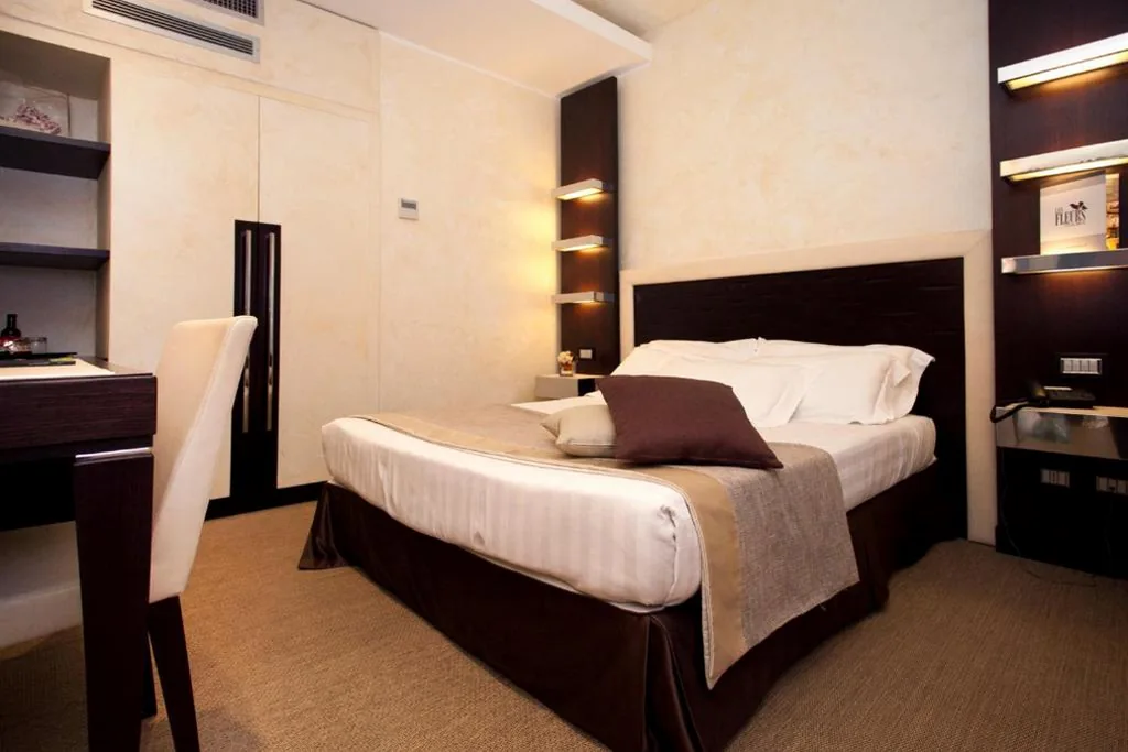Camera Matrimoniale Deluxe — Les Fleurs Luxury House