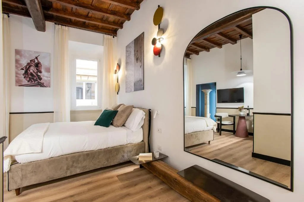 Deluxe Double Room — Pantheon Suites Rome 1