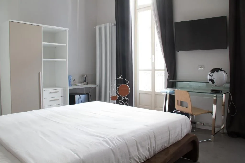 Deluxe Double Room — Piazza Castello Suite