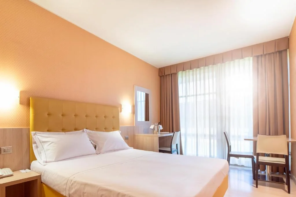 Camera Matrimoniale Deluxe — Piranha Hotel e Motel