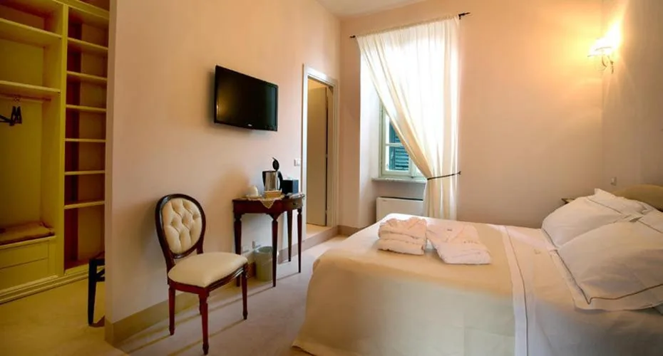 Camera Matrimoniale Deluxe — Relais Real Collegio