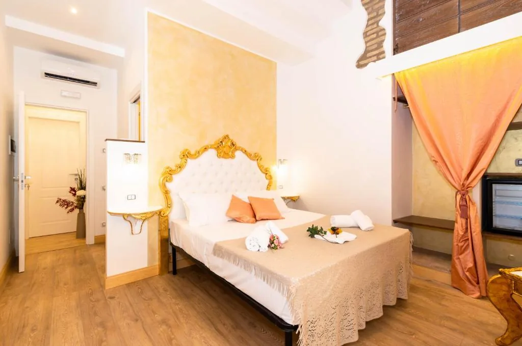 Double Deluxe Room — Roma Charming Rooms