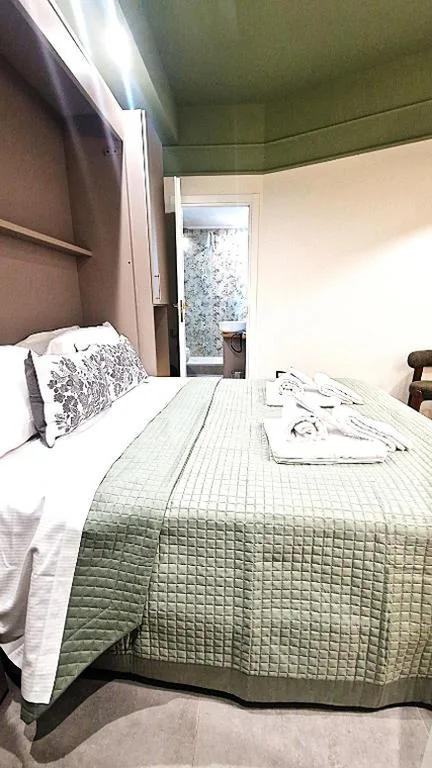 Deluxe Double Room — Roma Suite Style 2