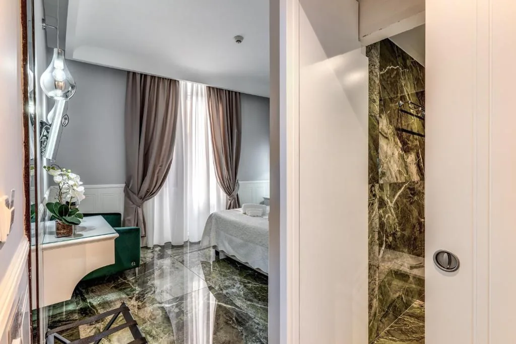 Deluxe Double Room — Rome55 – Piazza di Spagna