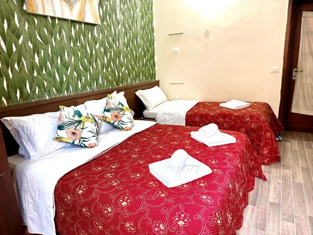 Deluxe Double Room — Royal Termini Guest House