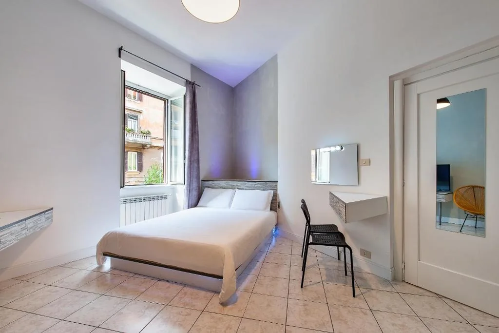 Camera Matrimoniale Deluxe — SmooRoomS Roma Ostiense
