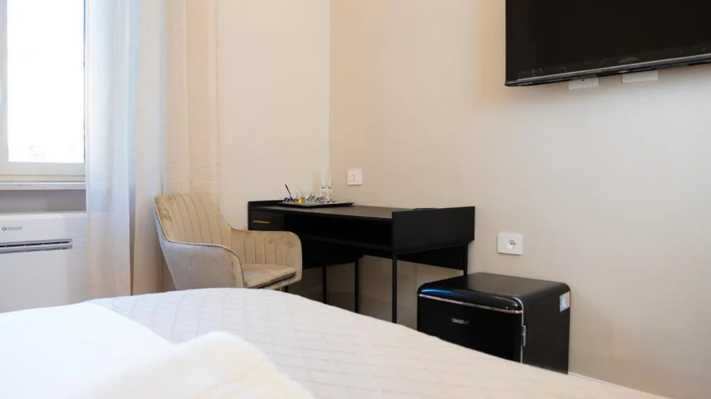 Camera Matrimoniale Deluxe — Suites 215 Colosseum – Guesthouse