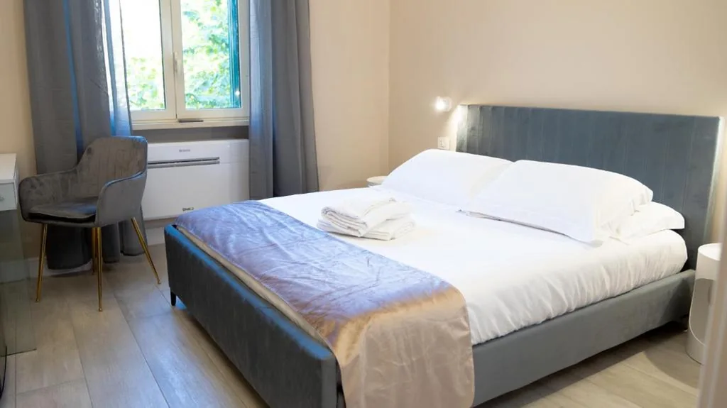 Camera Matrimoniale Deluxe — Suites 215 Colosseum – Guesthouse
