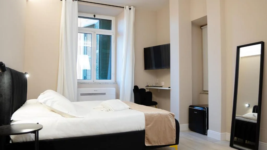 Camera Matrimoniale Deluxe — Suites 215 Colosseum – Guesthouse