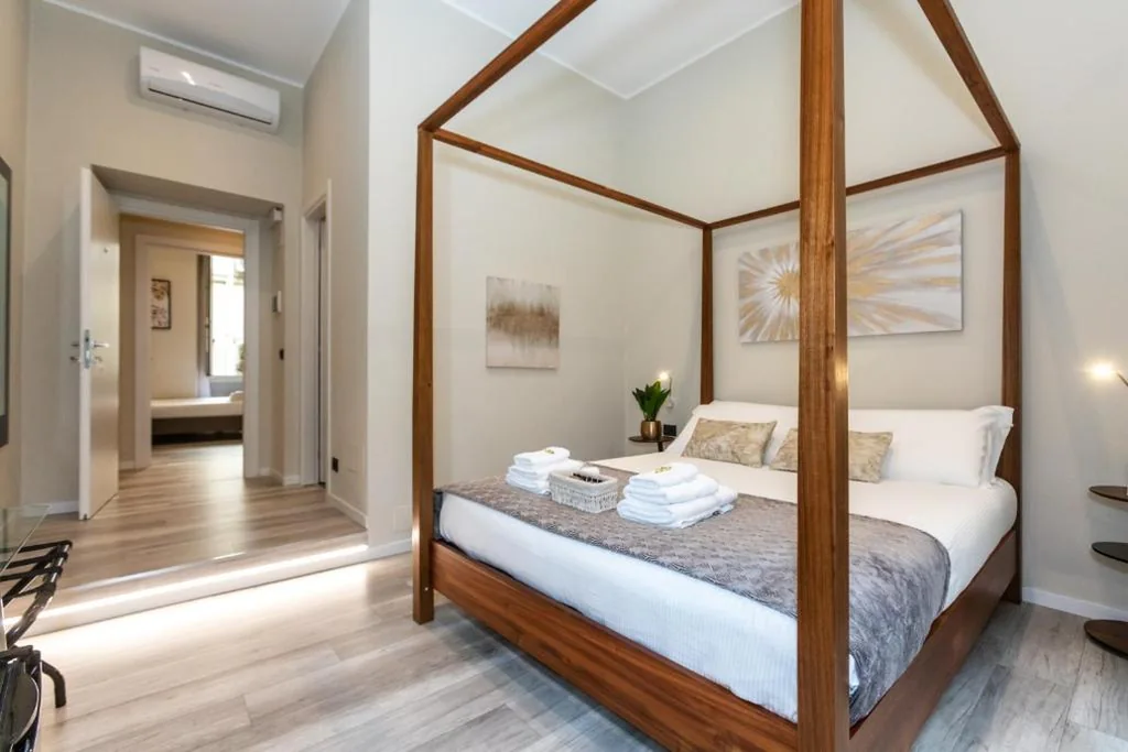 Deluxe Double Room — Suites 44 Via Cicerone – modern Rooms – Guesthouse close to Vaticano, San Pietro, Castel Sant’angelo