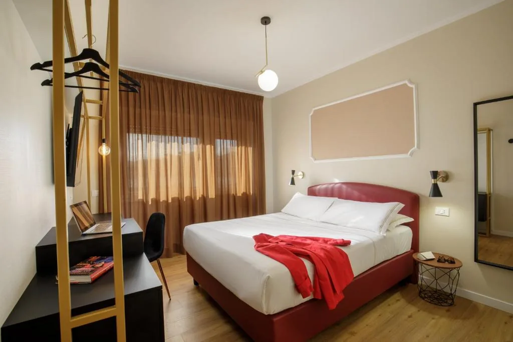 Deluxe Double Room — Suites 51