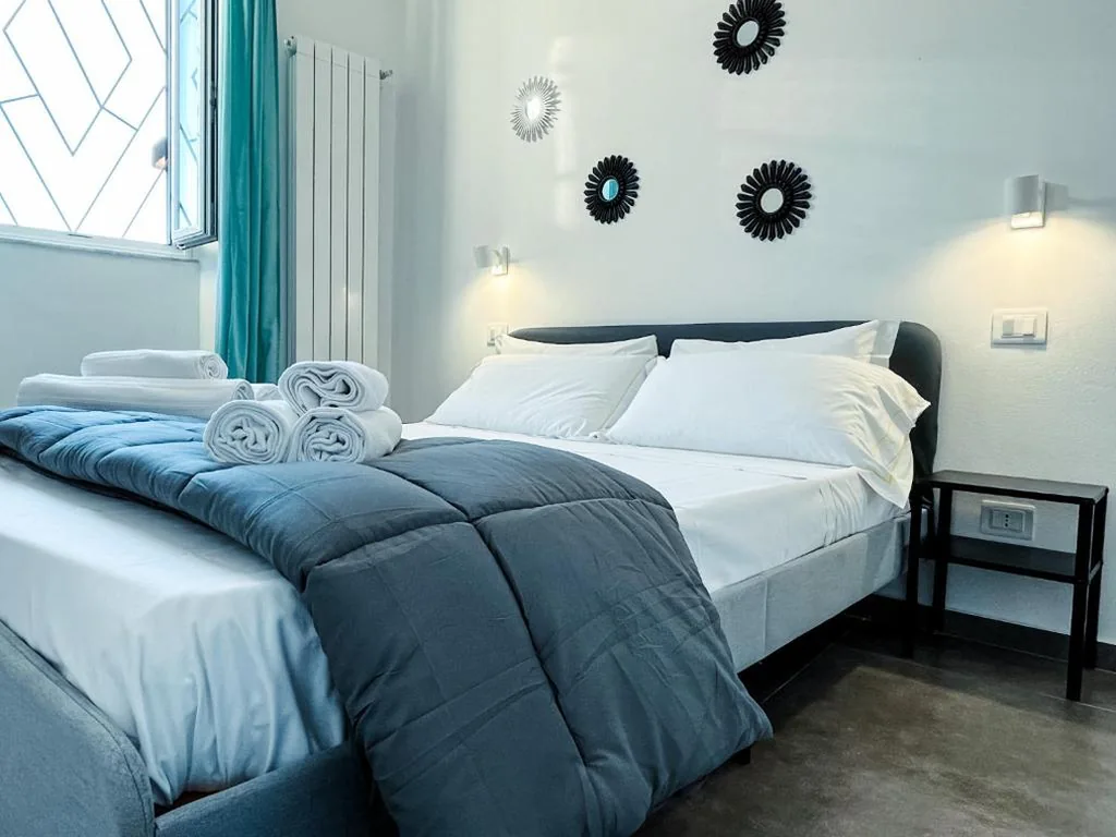 Deluxe Double Room — Vernazza Sea View – Cinque Terre Collection